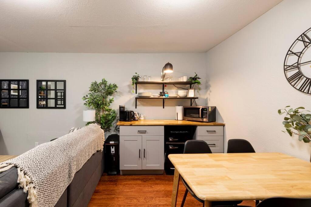 Adorable 2-Bedroom Modern Basement Denver Luaran gambar