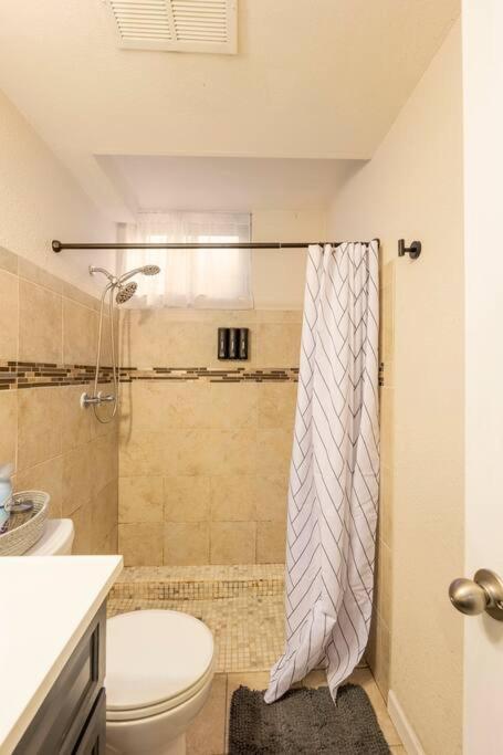 Adorable 2-Bedroom Modern Basement Denver Luaran gambar