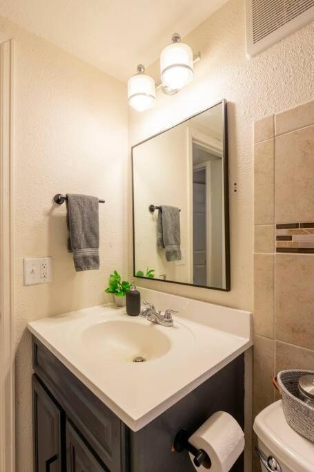 Adorable 2-Bedroom Modern Basement Denver Luaran gambar