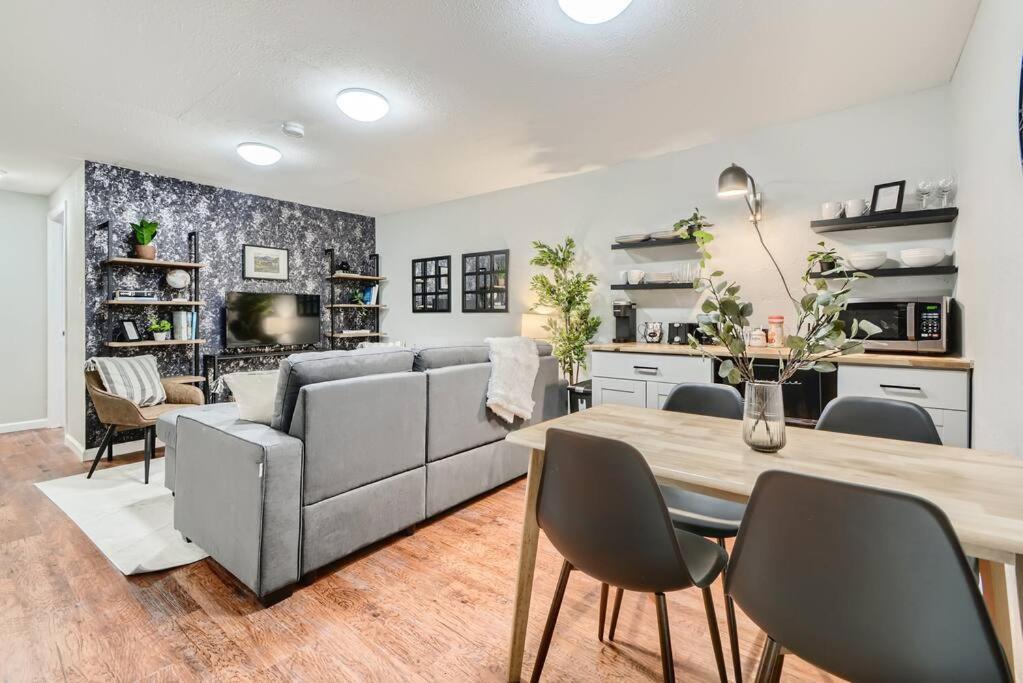 Adorable 2-Bedroom Modern Basement Denver Luaran gambar