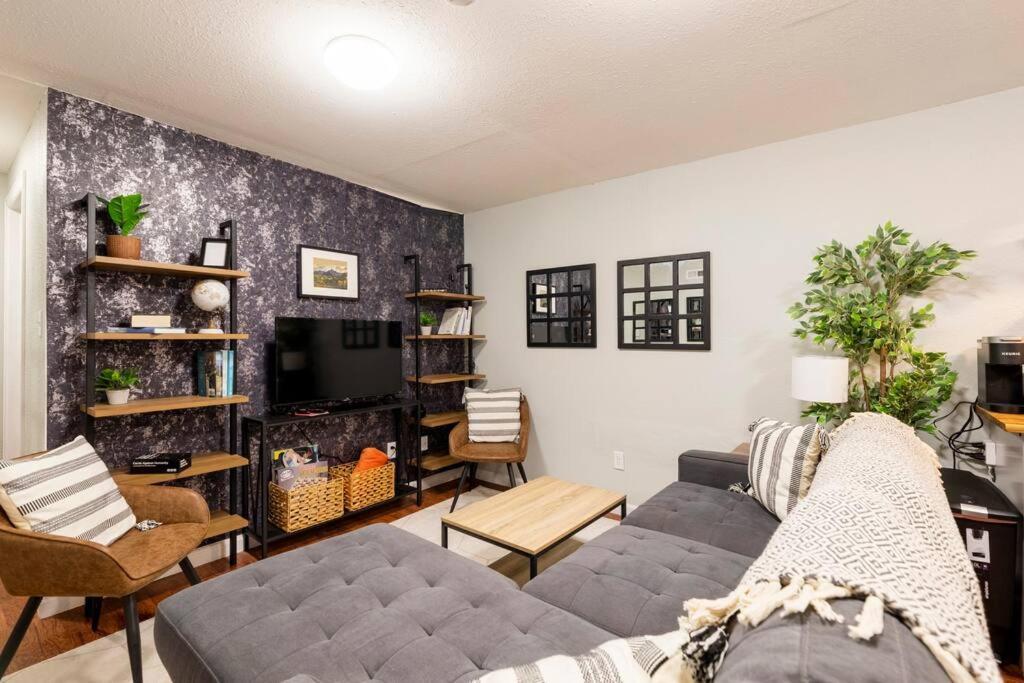 Adorable 2-Bedroom Modern Basement Denver Luaran gambar