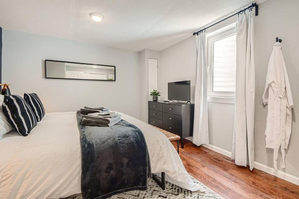 Adorable 2-Bedroom Modern Basement Denver Luaran gambar