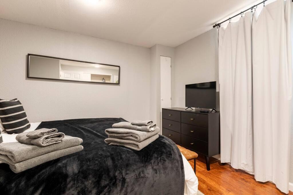 Adorable 2-Bedroom Modern Basement Denver Luaran gambar
