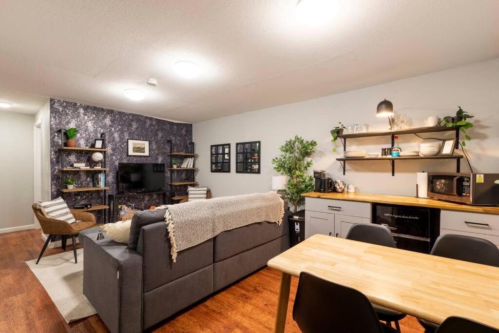 Adorable 2-Bedroom Modern Basement Denver Luaran gambar